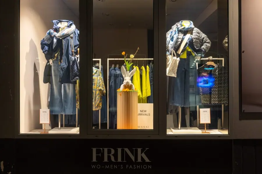 FRINK Damenmode Schaufenster — Neuheiten